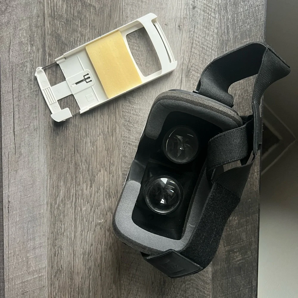 Zeiss VR One Plus virtual reality goggles